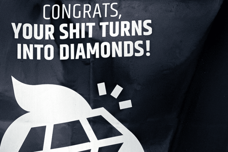 Schriftzug auf Ökotoilette