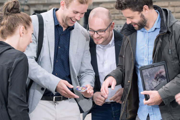 Tabtour Team löst Aufgabe