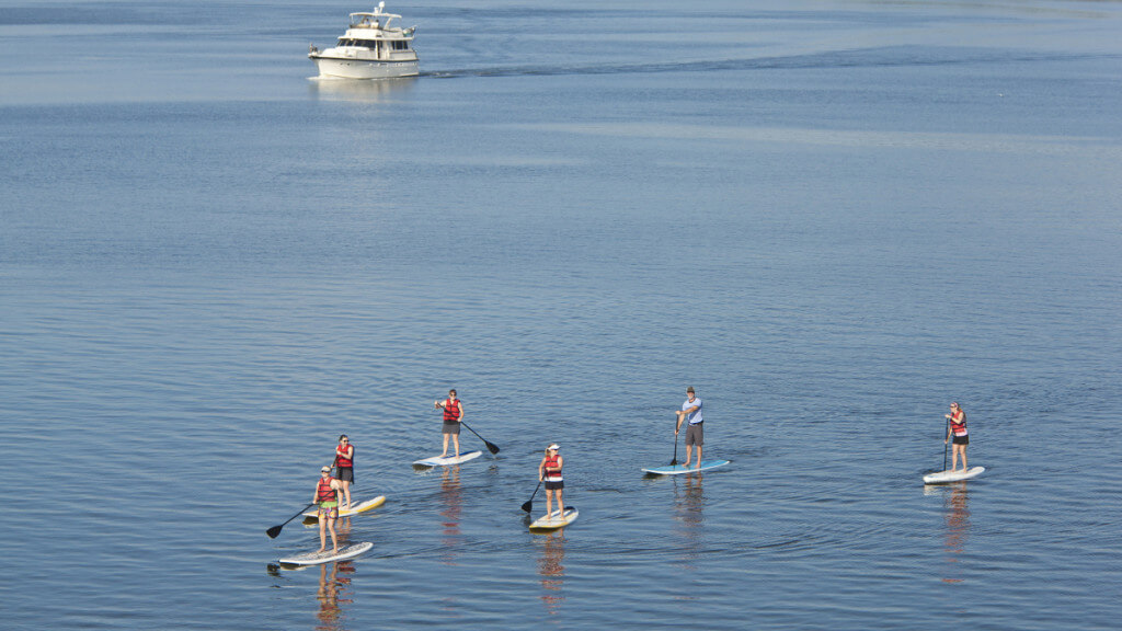 Stand-Up-Paddling: Nicht die schlechteste Betätigung nach einem Tag im Tagungsraum