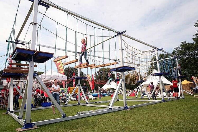 Maxikinderklettergarten von unten