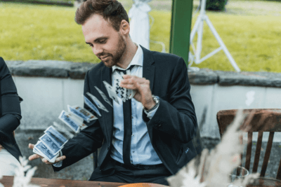 Kartentrick auf einer Hochzeit