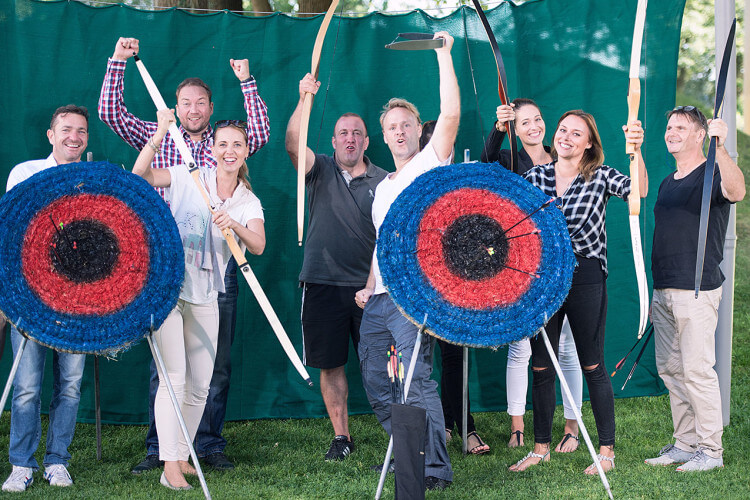 Bogenschießen Teamgeist Gruppe Team Jubeln Zielscheiben Bögen Pfeile