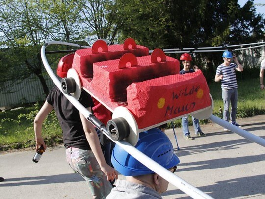 Kopfachterbahn fährt