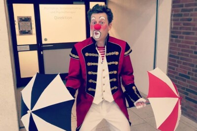 Clown DimDim Auftritt im Krankenhaus