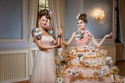 Sektempfang durch Dreamotionz Servierkleid Performance