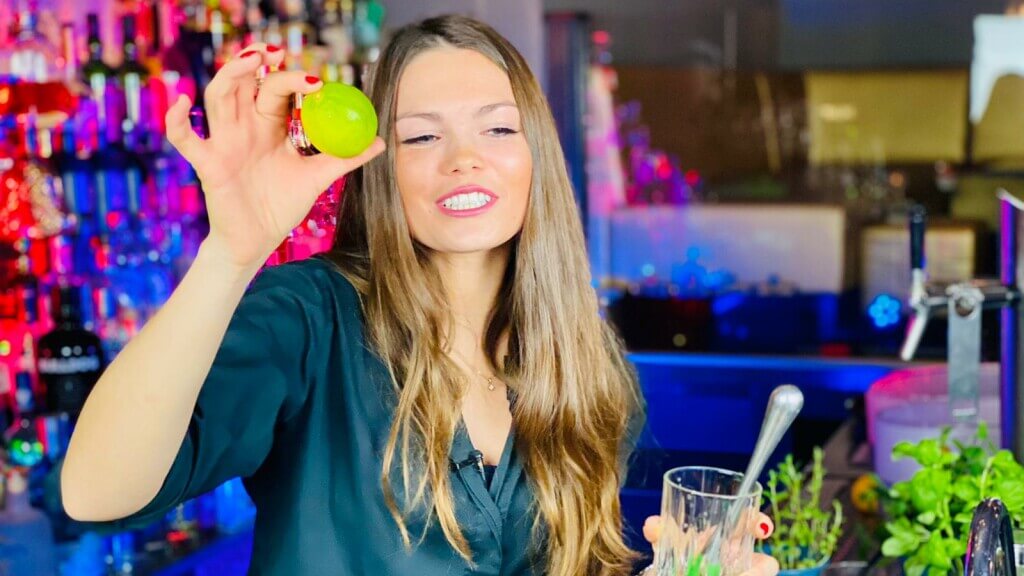 Cocktail-Workshops werden meist live aus einer Bar gestreamed