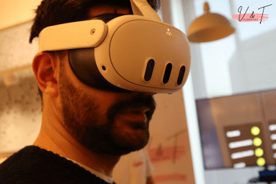 Gast mit VR-Brille