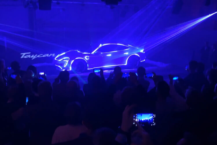 Produkteinführung mit Laserstrahlen