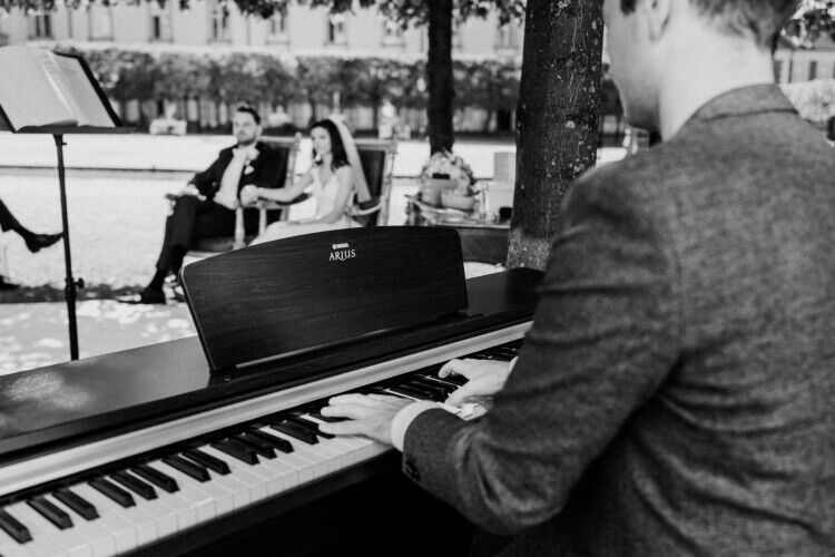Klavierspieler Roman Nagel Pianist freie Trauung