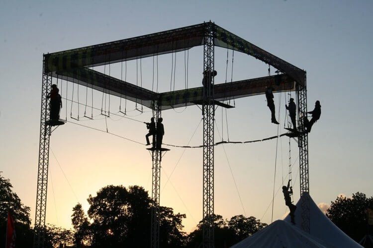 Klettermodul im Abendlicht