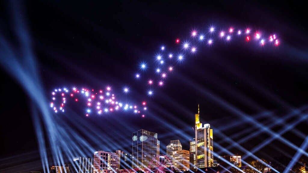Drohnenshow am Nachthimmel