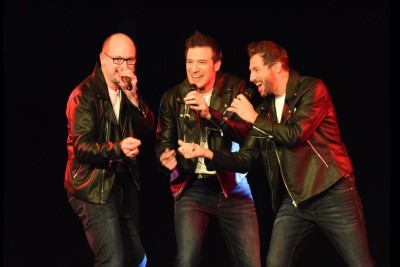 The Wanderers in schwarzen Lederjacken auf der Bühne