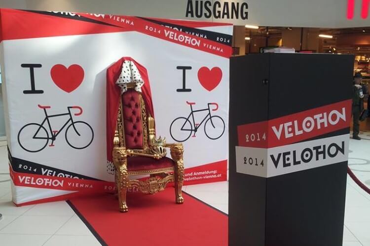 Fotoautomat mit Thron