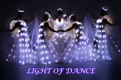 Light of Dance in weiß leuchtenden Kostümen