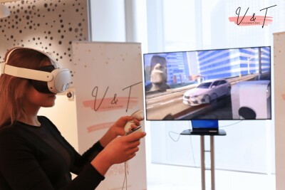 Gast mit VR-Brille