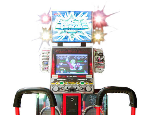 Dance, Dance Revolution vor weißem Hintergrund