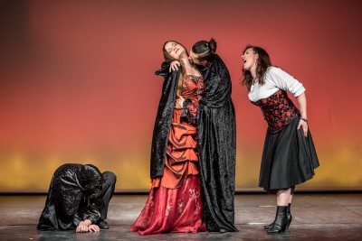 Tanz der Vampire Darsteller in Kostümen