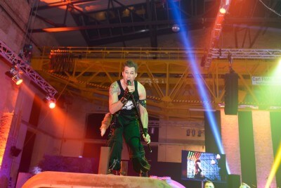 Steven Timmerman bei der Queen-Show auf einer Box