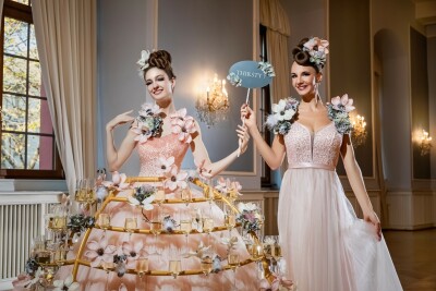 rosanes Servierkleid Belle Fleur für Sekt und Champagnerempfänge