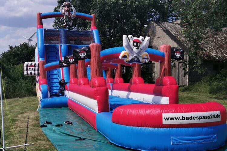 Wasserrutsche vorn links Pirat Karibik