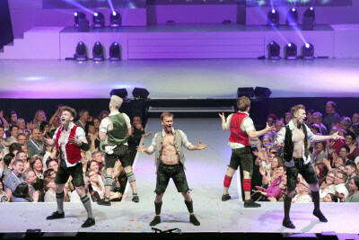 Breakdance Lederhosen großes Schlagerfest