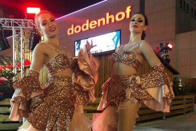 2 Tänzerinnen auf Eis bei Dodenhof