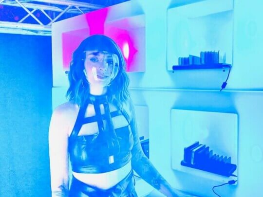 Handyladestation mit spacigem Walking Act