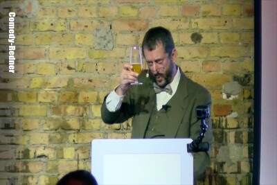 Comedy-Redner Prof. Hansen mit individueller Comedy-Rede für private Events (Geburtstag, Jubiläen, Hochzeiten, Scheidungen, etc.