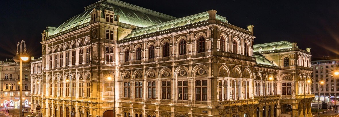 Wiener Oper bei Nacht