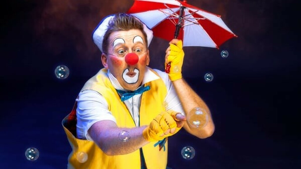 Lachen, bis der Bauch wehtut: Mit einem Clown ist der Spaß vorprogrammiert!