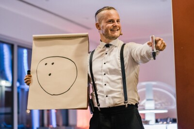 Die Dinnershow von Magier Steasy rückt die Gesellschaft zusammen und hinterlässt jede Menge Gesprächsstoff.