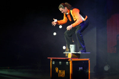 sir julian auf der Kiste