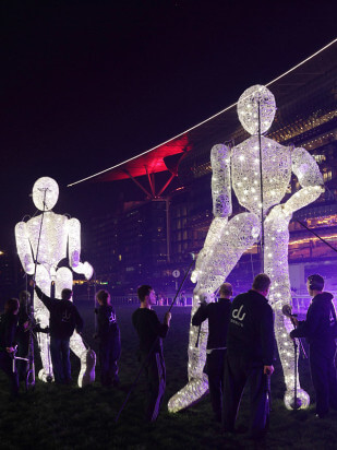 Auftritt Stelzenshow