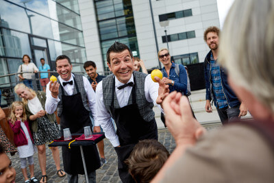 Klirr Deluxe beim Zaubern auf der Straße